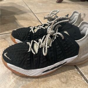 Nike sneakers - Sz 5.5 Y black knit basketball shoes